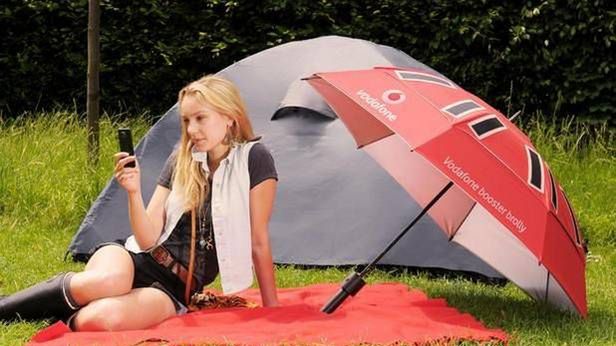 Parasol Booster Brolly chroni przed deszczem i rozładowanym akumulatorem 1