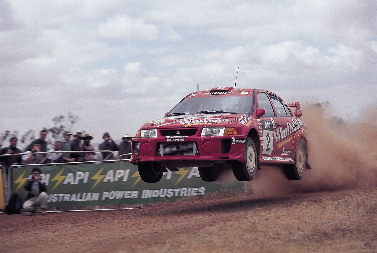 Rajd Australii, rok 1998. Mitsubishi Carisma GT Evo V z Richardem Burnsem za sterami (fot. Mitsubishi Ralliart)