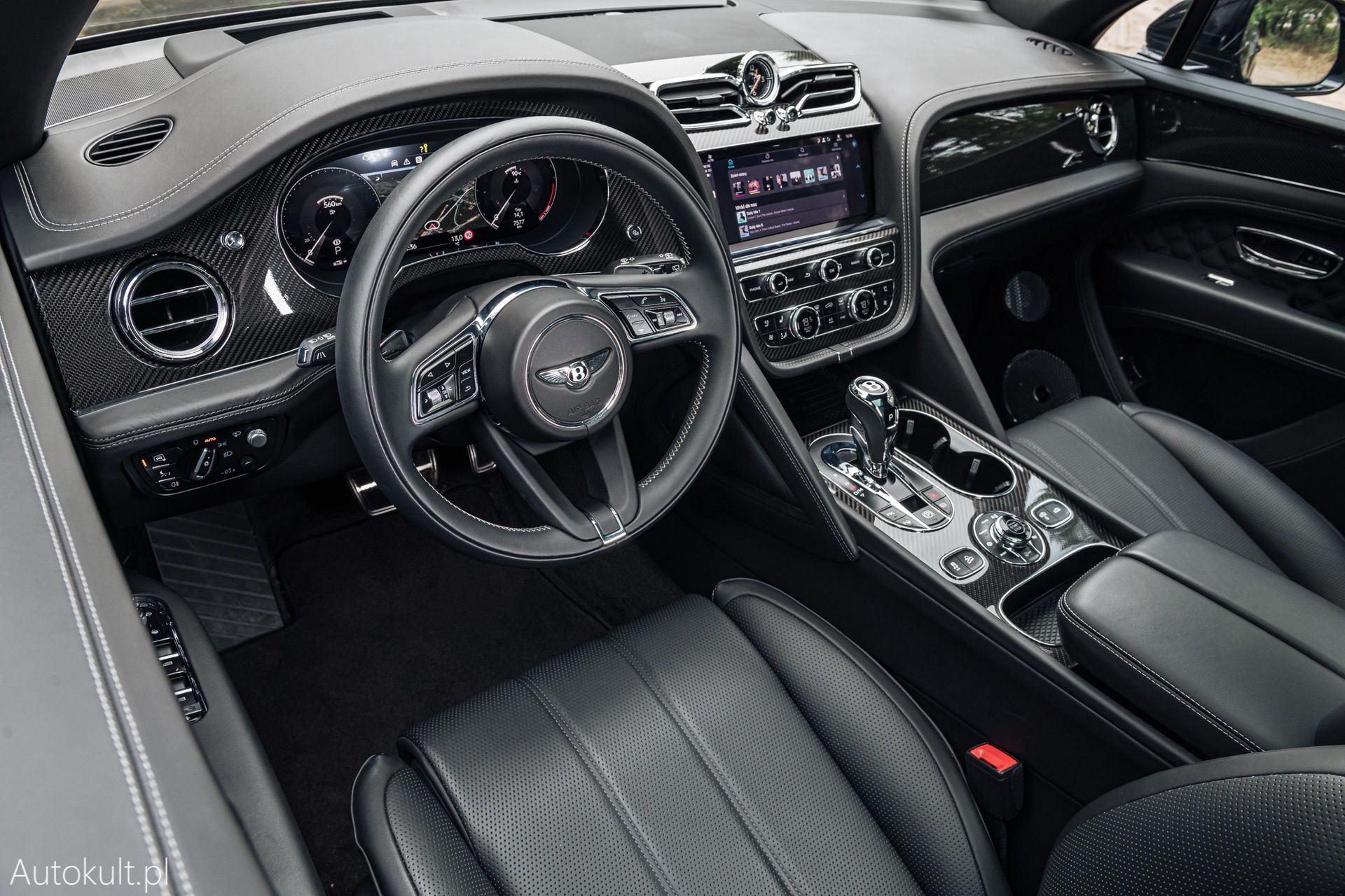 Range Rover (2022) vs Bentley Bentayga S (2022) vs Mercedes-Maybach GLS 600 (2022)