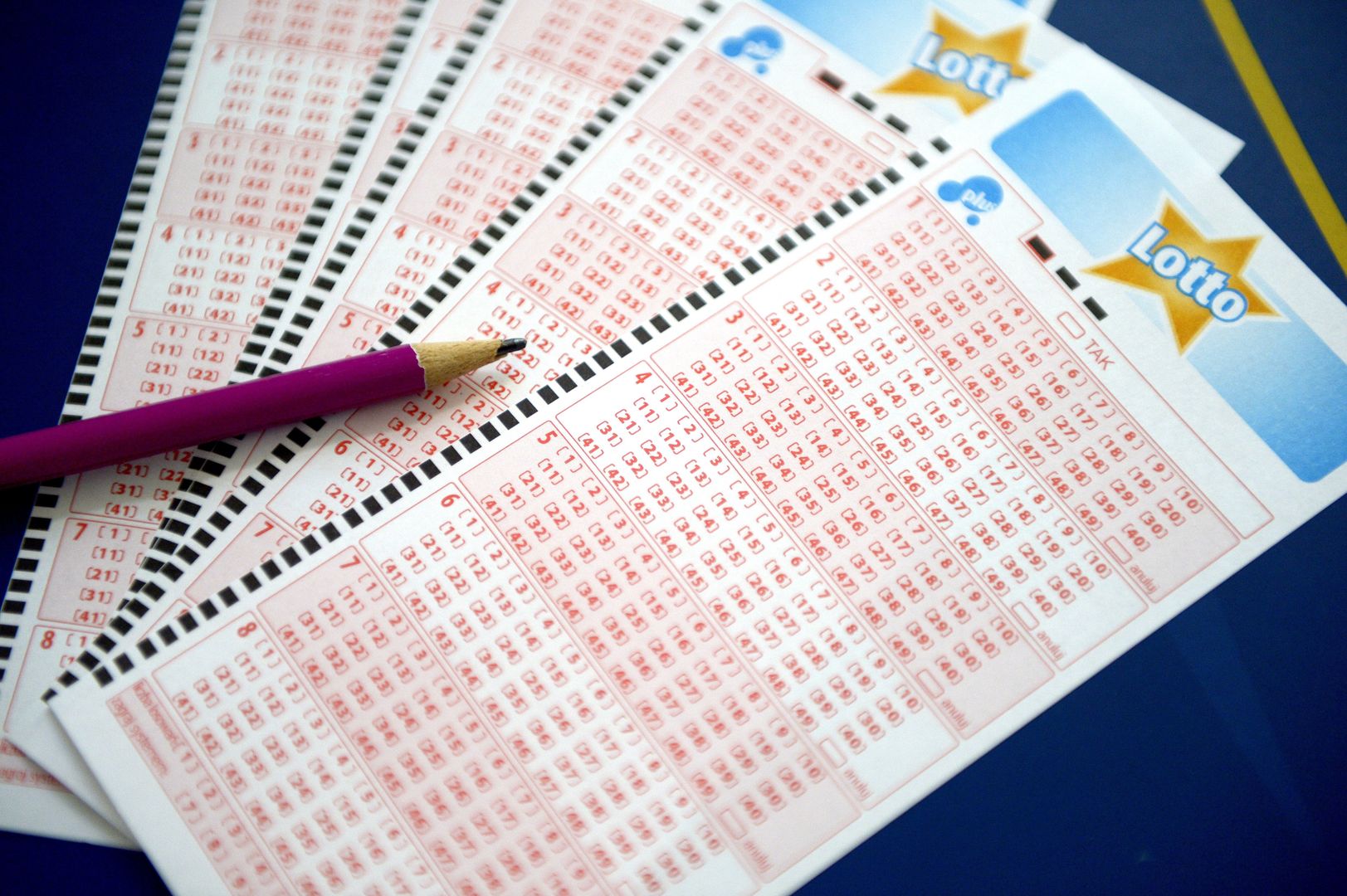 kolektura lotto
Darek Delmanowicz
kolektura, kumulacja, kupon, los, losowanie, lotto, totalizator sportowy, wygrana, 60 milion�w, rekord, rekordowa, wygra�, ilustracja ilustracje