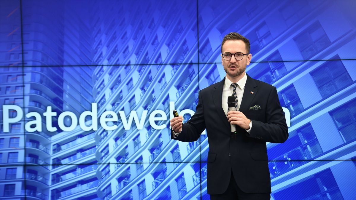 Waldemar Buda o walce z patodeweloperk?
31.03.2023  Konferencja ministra Waldemara Budy nt proponowanych zmian przepisow majacych ograniczyc zjawisko patodeweloperki fot. Zbyszek Kaczmarek/REPORTER
n/z: Waldemar Buda
Zbyszek Kaczmarek/REPORTER