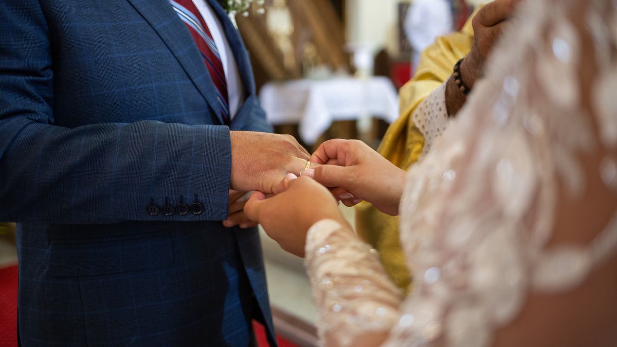 Para nowożeńców poprosiła gości o pieniądze, zamiast prezentów. Nie tego się spodziewali.