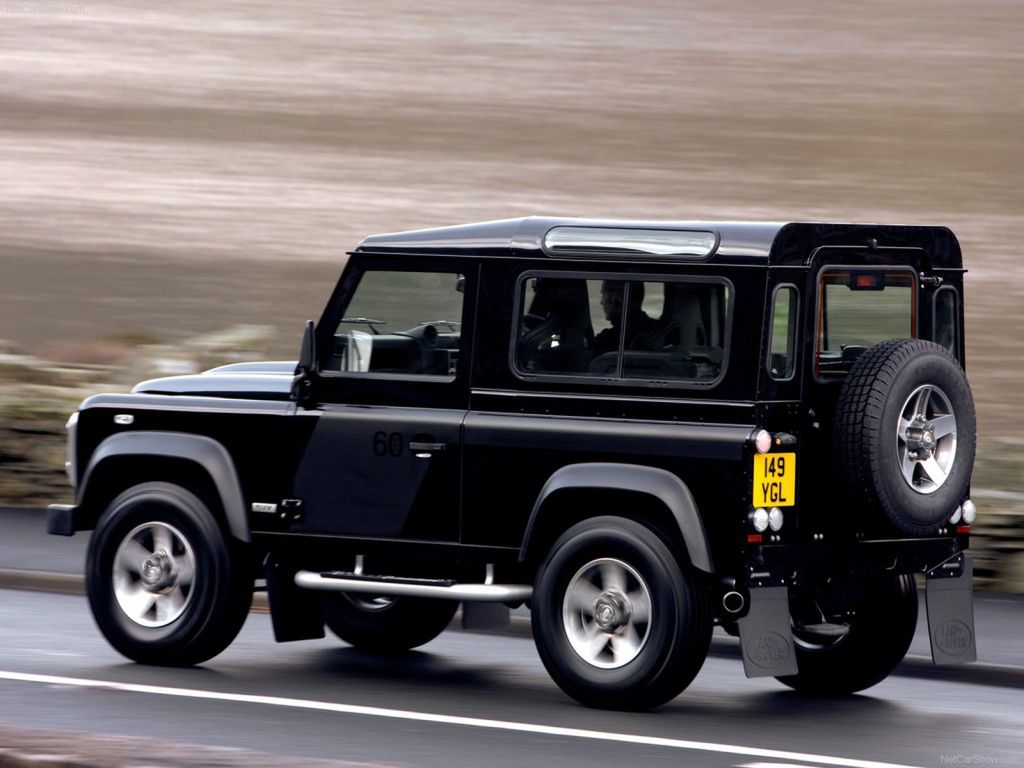 Land Rover Defender 4