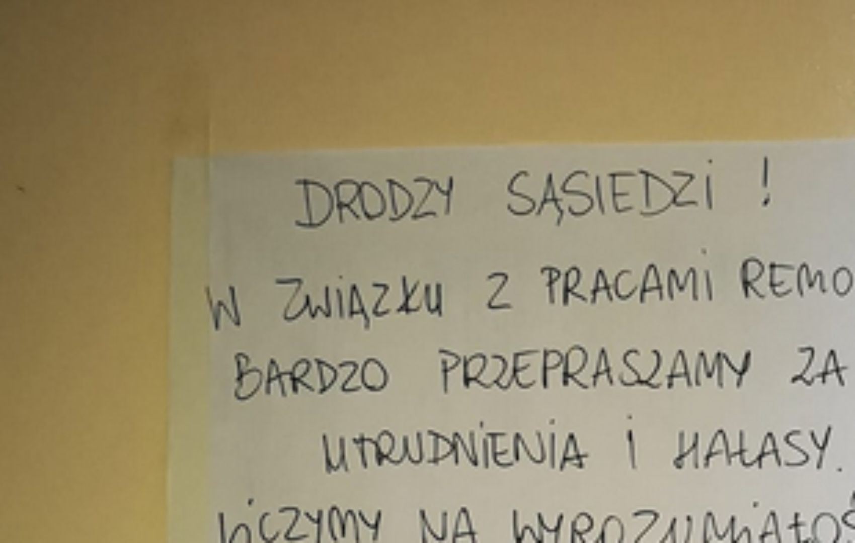 Sąsiedzi uprzedzili, że w bloku będzie remont. Tego się nie spodziewali