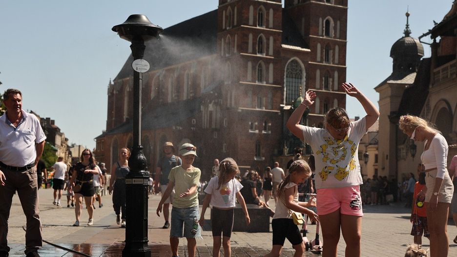 Ucieczka przed skwarem? Kurtyny wodne w Krakowie znów działają