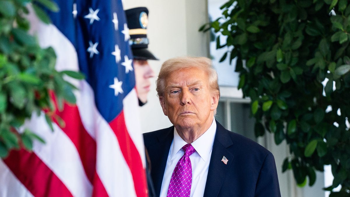 WASHINGTON, DC  October 17: US President Donald Trump greets President of Ukraine Volodymyr Zelensky as he arrives for a meeting at the White House on Friday October 17, 2025 (Photo by Demetrius Freeman/The Washington Post via Getty Images)