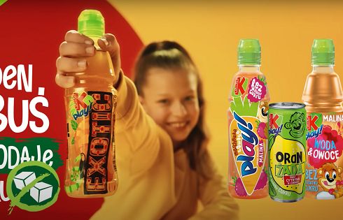 Dzieci sprawdzają produkty w nowej reklamie Kubuś Play