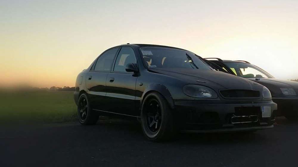 550-konny daewoo lanos nie zdradza wiele swoim wyglądem.