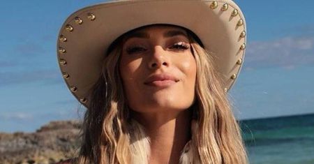 Marcelina Zawadzka w SKĄPYM bikini czaruje na tle zachodzącego słońca. Fani komplementują: "Ależ ogień" (ZDJĘCIA)