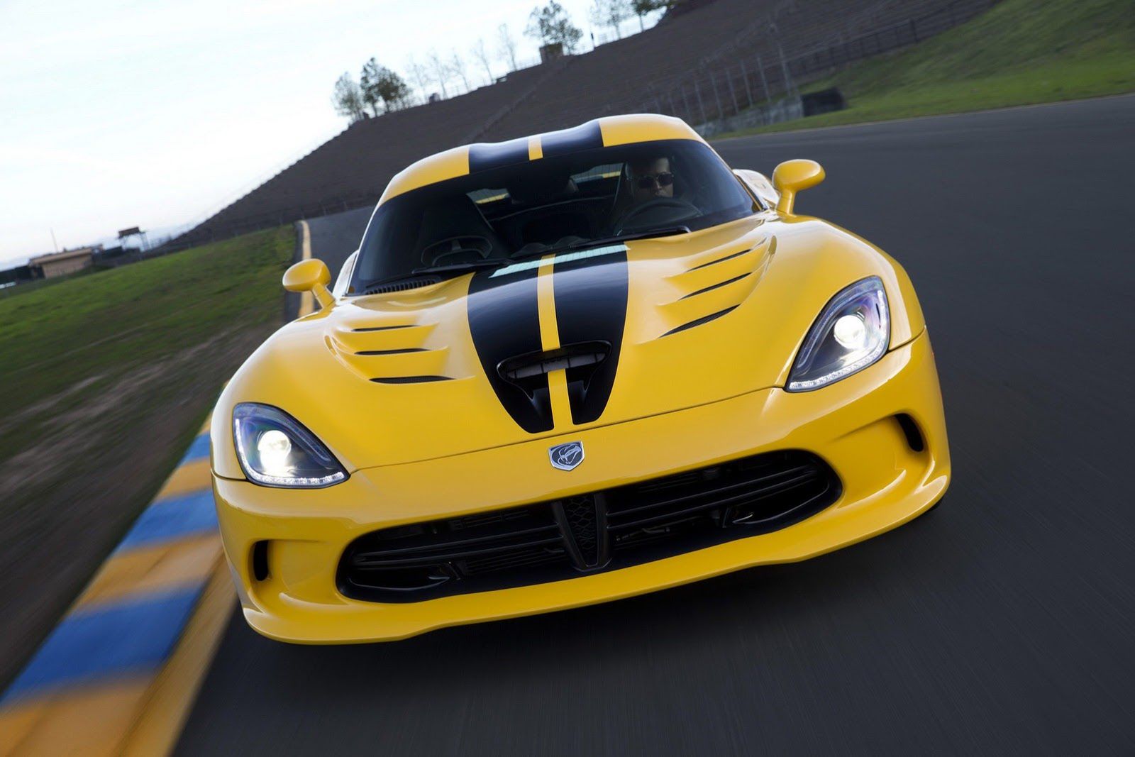 2013 SRT Viper - w żółci, czerwieni, czerni i niebieskim [aktualizacja] 78