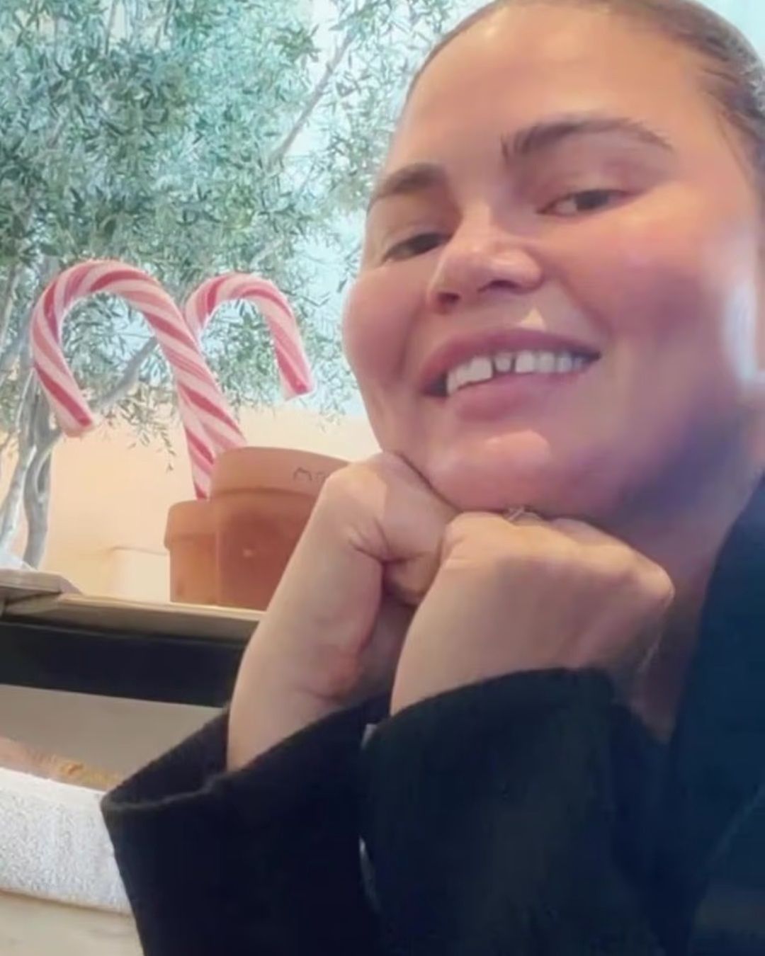 Chrissy Teigen ukruszyła sobie zęba