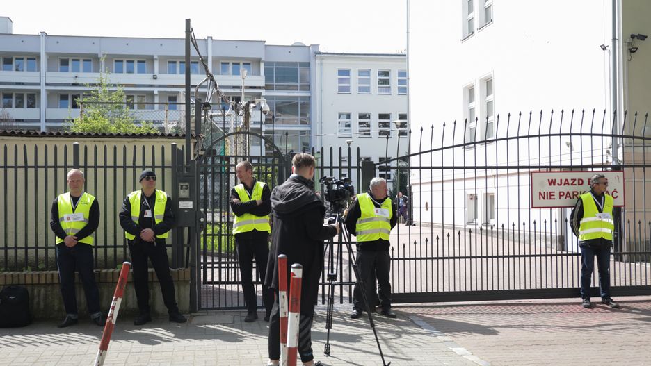 "Musieliśmy użyć siły". Władze Warszawy przejęły rosyjską szkołę