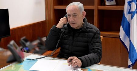 Atak na Iran. Netanjahu rozmawiał z Trumpem, na biurku książka o wojnie