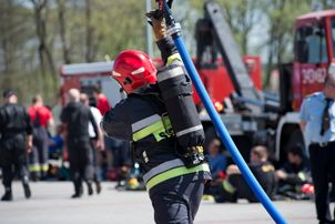 Rząd proponuje 3 proc. podwyżki dla strażaków PSP. Związki chcą 15 proc.