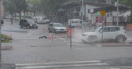 Zielona Góra pod wodą. Strażacy walczą ze skutkami ulewy