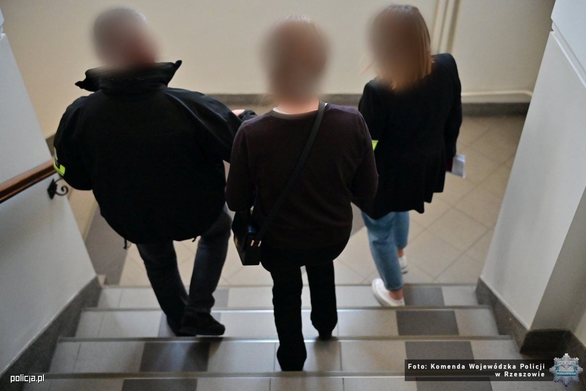 Łapówki za rozliczanie szkoleń. Dwie wiceprezeski stowarzyszenia z Krosna z zarzutami korupcji