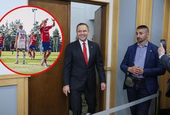 Nietypowe wsparcie z trybun. Prezydent elekt oglądał sparing klubu z ekstraklasy