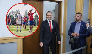 Nietypowe wsparcie z trybun. Prezydent elekt oglądał sparing klubu z ekstraklasy