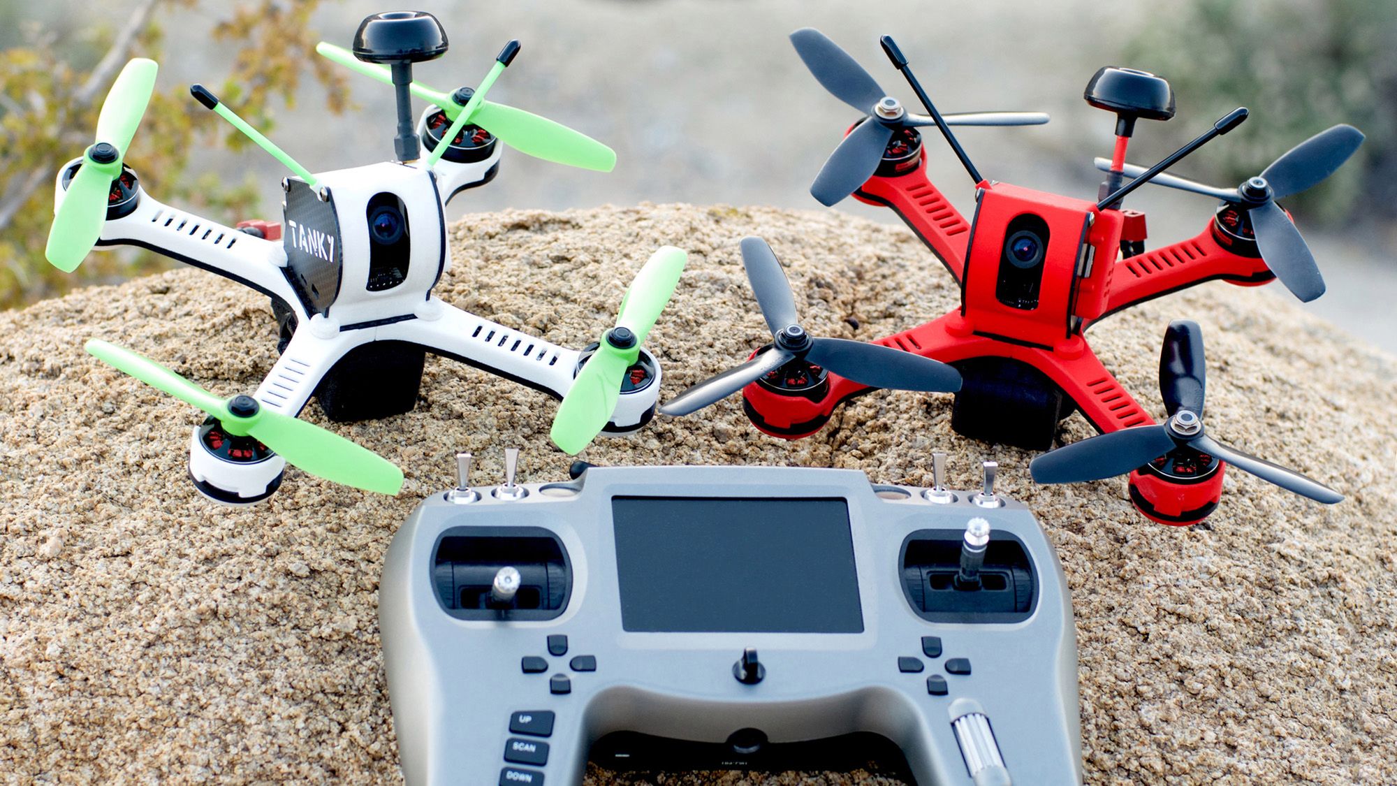 Tanky: niewielki dron FPV rozwijający prędkość 160 km/h 6