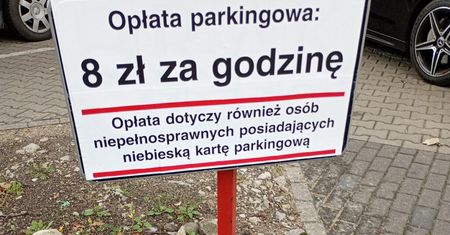 Warszawa: 8 zł za godzinę przed Szpitalem Bielańskim. Czytelnik oburzony cennikiem i brakiem ulg dla niepełnosprawnych