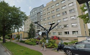 Wzmożone patrole policji przy szkołach w regionie. Samorządowcy wydali pilne komunikaty