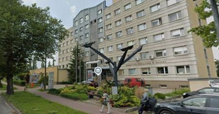 Wzmożone patrole policji przy szkołach w regionie. Samorządowcy wydali pilne komunikaty