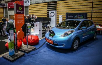 W Polsce przybywa coraz więcej pojazdów elektrycznych. Najnowsze dane
