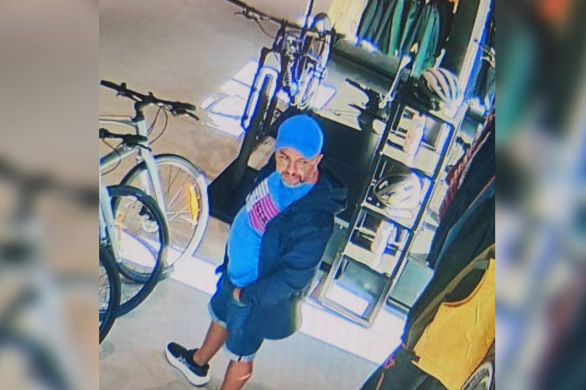 Wrocław: Kradzież roweru wartego 70 tys. zł. Policja publikuje wizerunek podejrzanego
