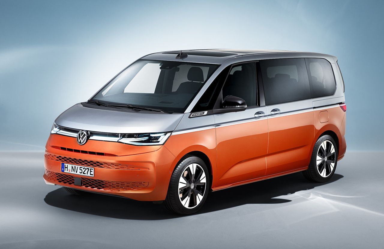 Volkswagen Multivan T7 bez tajemnic. Zaskakuje hybrydą plug-in i nowoczesnym wnętrzem