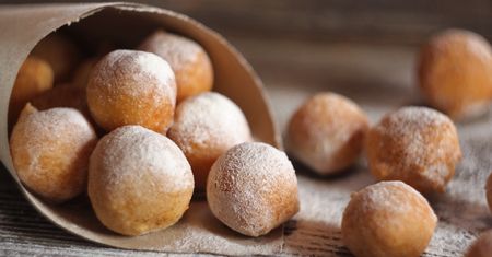 Z twarogu i jajek robię pulchniutkie pączki. Na Litwie to prawdziwy przysmak