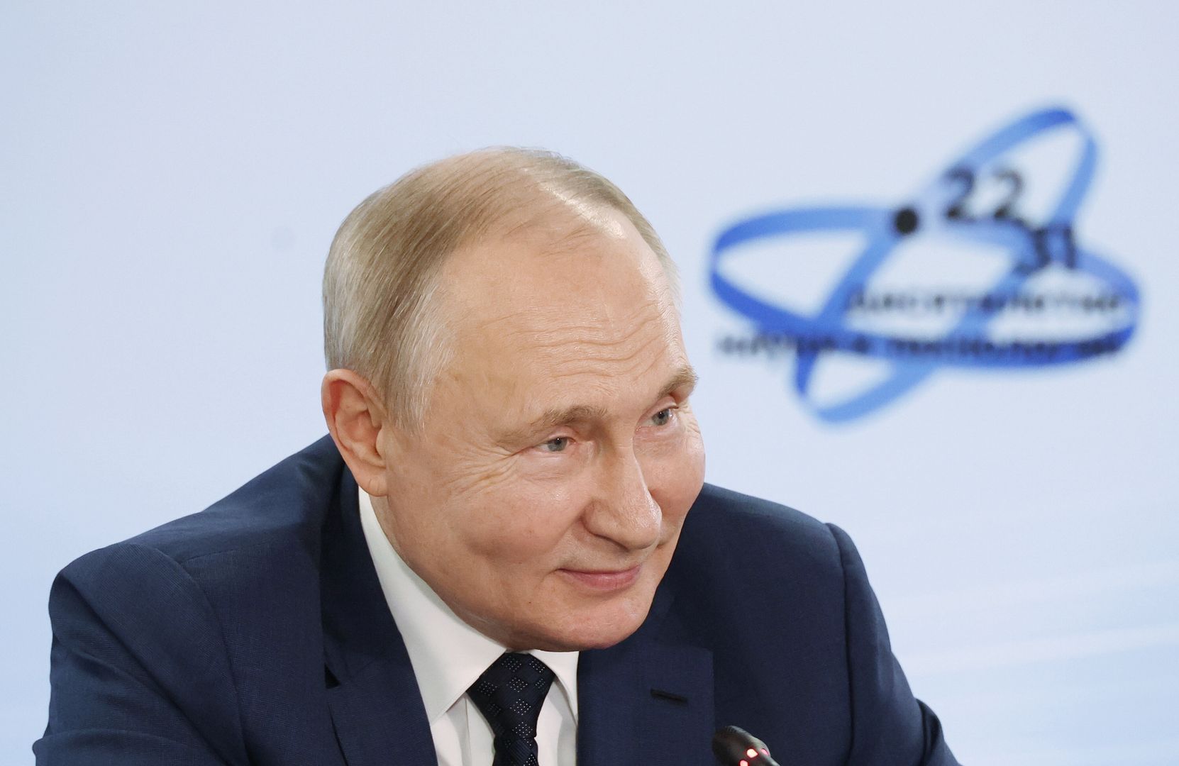 Russian President Vladimir Putin attends a meeting with participants of the 3rd Young Scientists Congress at the Sirius Park of Science and Art in Krasnodar region, Russia, 29 November 2023. EPA/MIKHAEL KLIMENTYEV / SPUTNIK / KREMLIN POOL MANDATORY CREDIT Dostawca: PAP/EPA.