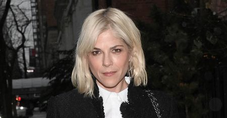 Selma Blair ARESZTOWANA! Próbowała otworzyć drzwi samolotu i... POGRYZŁA stewarda