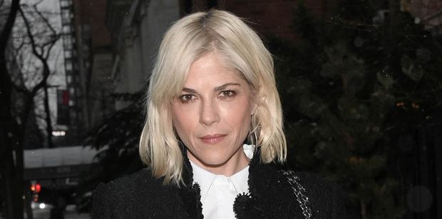 Selma Blair ARESZTOWANA! Próbowała otworzyć drzwi samolotu i... POGRYZŁA stewarda