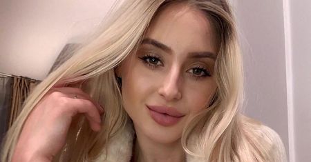 Kinga Zapadka w za małym gorsecie. "Coś poszło nie tak"
