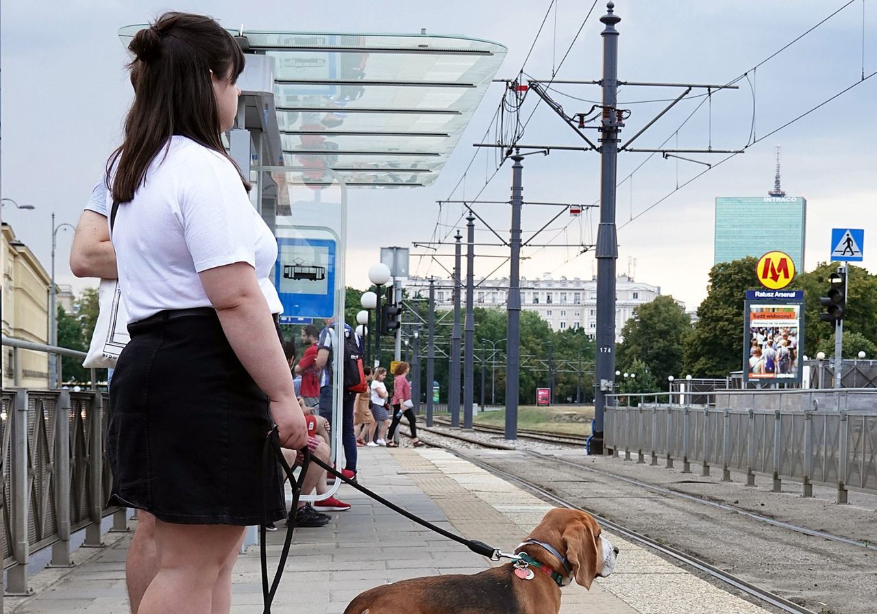 "Złapać świnię". Hogging (pigging) to kolejny przykład przemocy na tle seksualnym