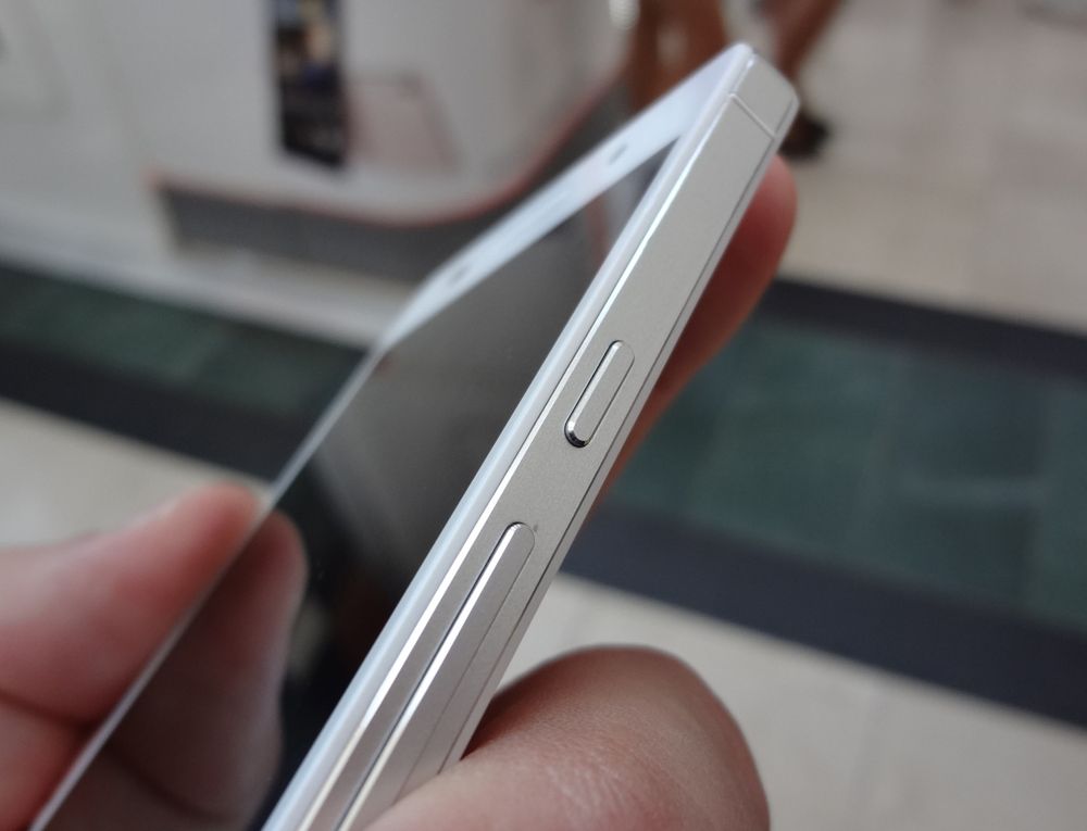 Huawei Ascend P6, czyli najcieńszy smartfon świata prezentuje się świetnie [pierwsze wrażenia] 2