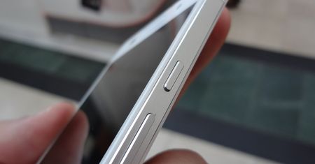 Kto pyta, nie błądzi - elegancki i ultracienki Huawei Ascend P6