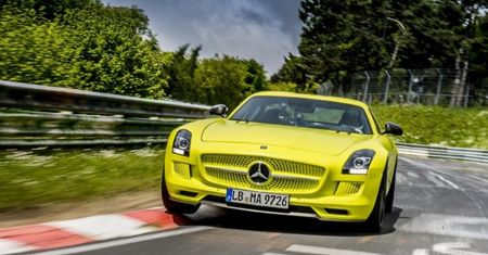 Mercedes SLS AMG Electric Drive - rekordowy przejazd po Nürburgringu [wideo]