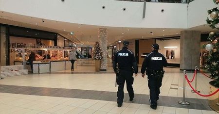 Nie miał maseczki, miał za to narkotyki. Z zakupów trafił do aresztu
