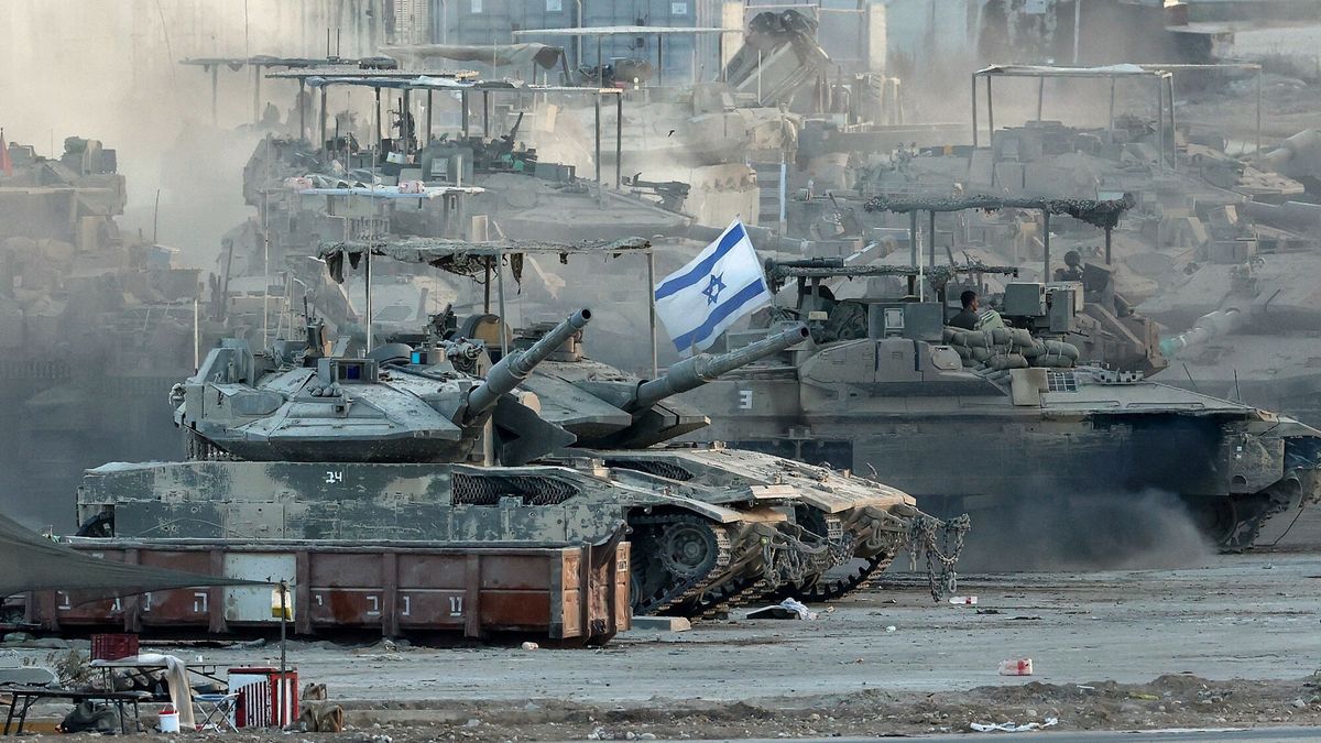Temporary
Israeli army tanks are positioned in southern Israel on the border with the Gaza Strip, on September 3, 2025. Israel intensified its military build-up on September 2 as reservists began responding to call-up orders ahead of a planned offensive on Gaza City, despite mounting pressure at home and abroad to end the nearly two-year campaign in the Palestinian territory. (Photo by Jack GUEZ / AFP)
JACK GUEZ
