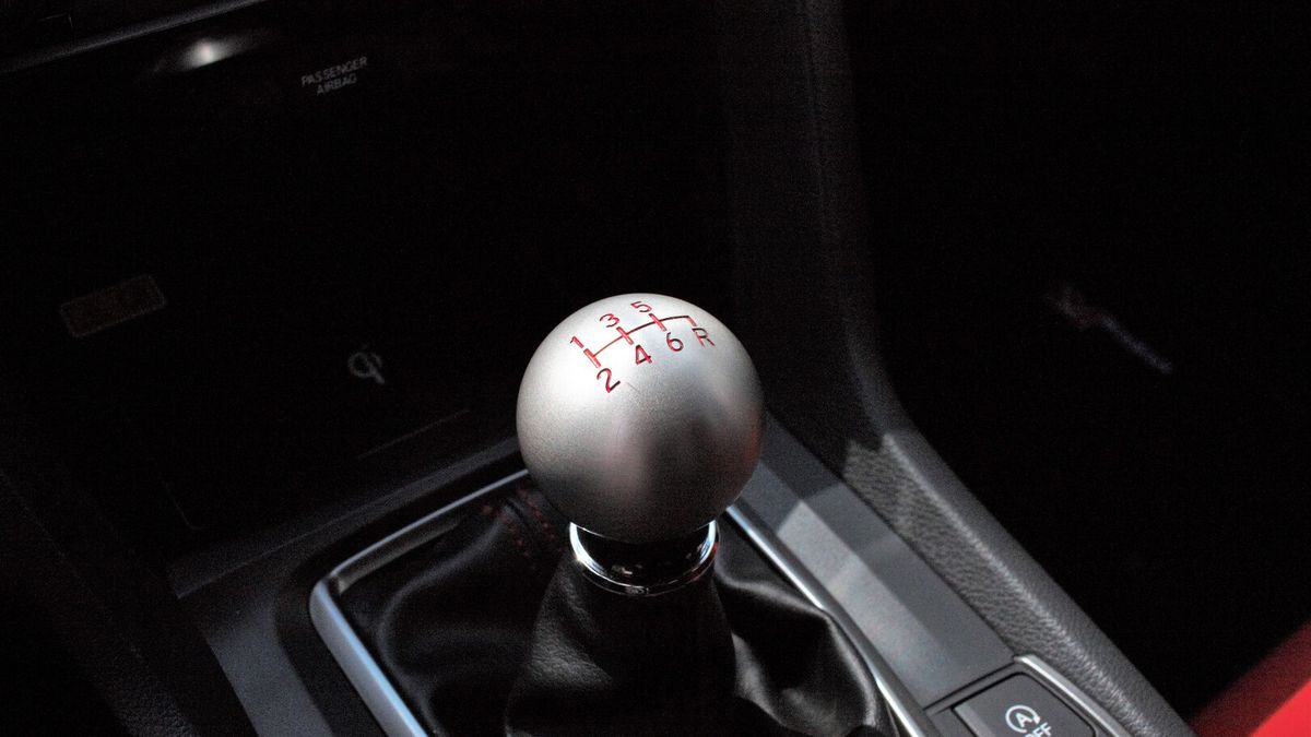 Lewarek skrzyni biegów