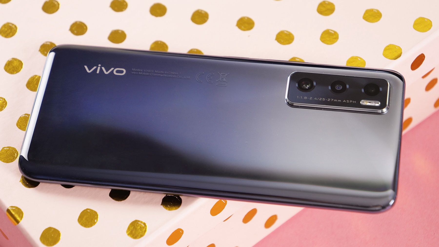 vivo Y70 . Minimalistyczne wzornictwo