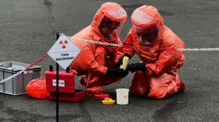 Katowice: Ponad 1,5 miliona złotych dla strażaków z Piotrowic. Nowoczesny sprzęt pomoże walczyć z pożarami nielegalnych składowisk