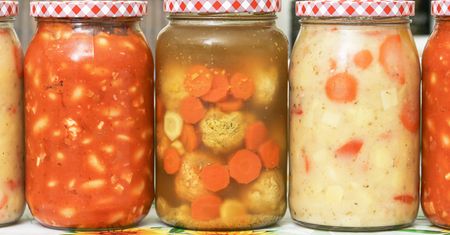 Domowa zupa zawsze pod ręką. Jak bezpiecznie zawekować ulubione smaki na obiad?