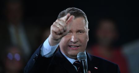 Czarnek złoży wniosek. "Zapaść finansów publicznych"