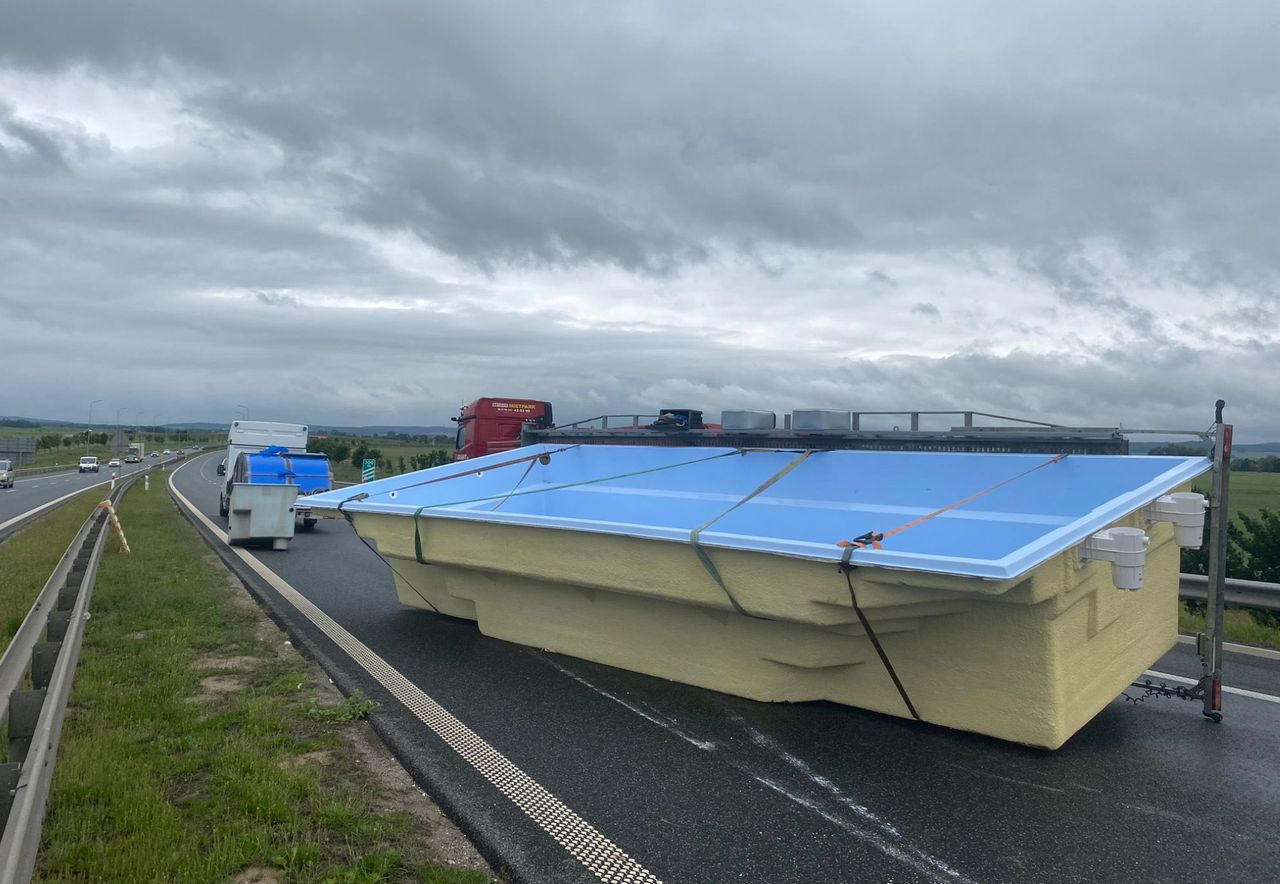 Basen na S3. Zablokował całą jezdnię