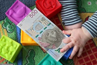 Problemy z wypłatami 500 plus dotyczą setek Polaków. Ministerstwo zapowiada zmiany