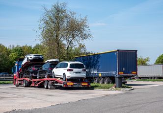 Ma 12 lat i jest dieslem z Niemiec. Krajobraz sprowadzania używanych aut do Polski