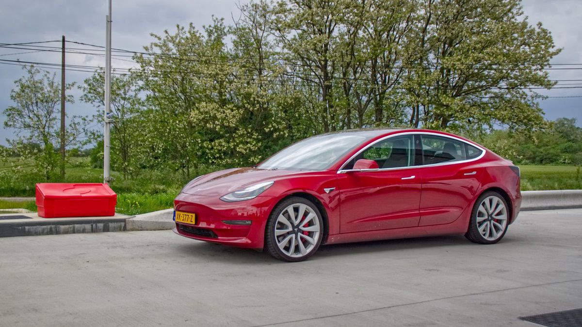 Tesla Model 3 stała się najpopularniejszym nowym autem w Europie