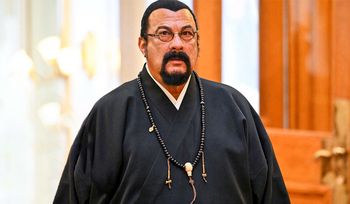 Koniec miłości Seagala do Rosji? Gwiazdor organizuje wyprzedaż